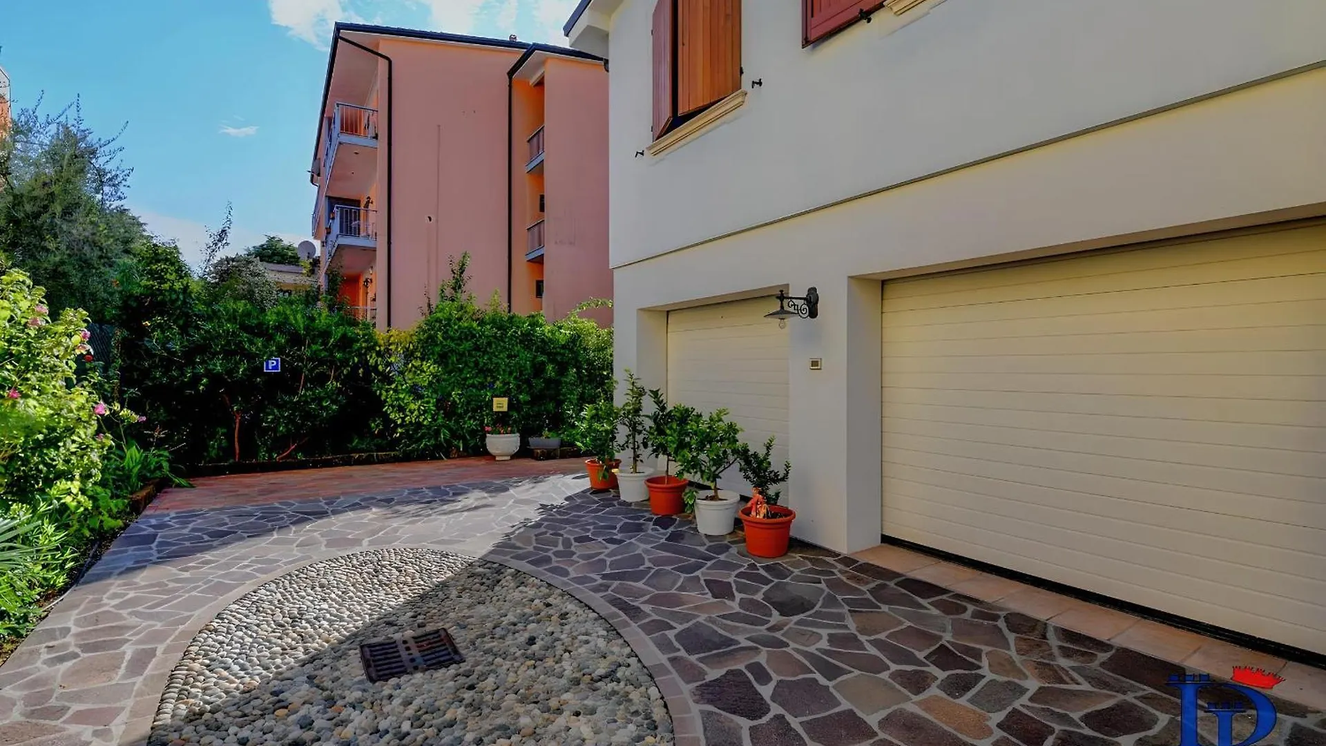 Desenzanoloft Official Partner Marriott Homes & Villas - Garden & Pool Desenzano del Garda 0*,  Italy